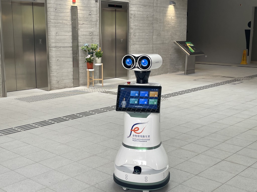食環署會引入具備人工智能技術的機械人,充當「無煙大使」及「服務大使」。 食環署會引入具備人工智能技術的機械人,充當「無煙大使」及「服務大使」。