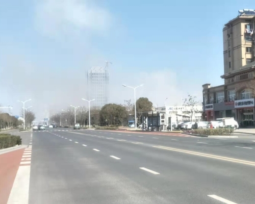 廠房爆炸後冒出灰煙。網圖