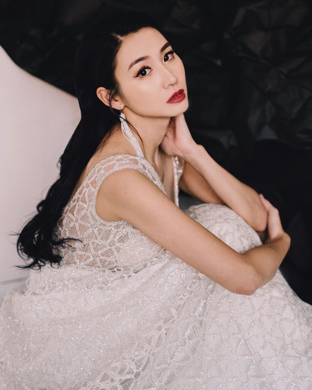 Xenia因晒出婚紗照,引網友猜測她將結婚!