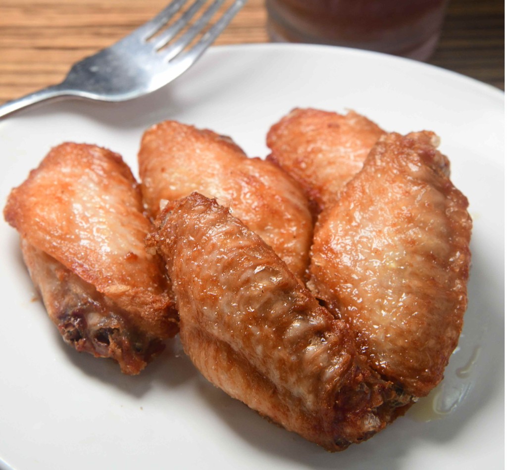 孖寶雞翼 $34 炸得香脆，肉汁Juicy，大大隻入口啖啖肉。