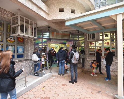 警方屯門重案探員重返路德會富泰幼兒園調查。