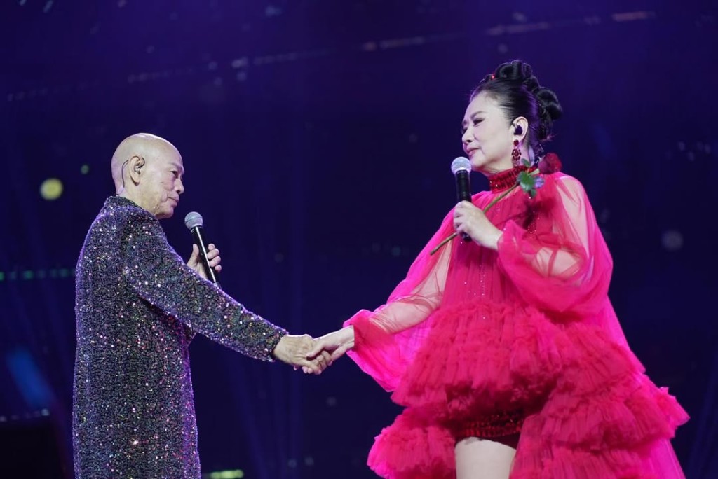 汪明荃與羅家英同台演出。 汪明荃與羅家英同台演出。