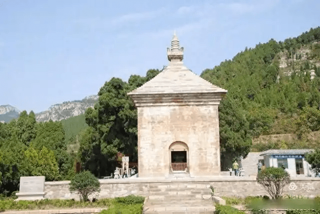 神通寺四門塔。 神通寺四門塔。