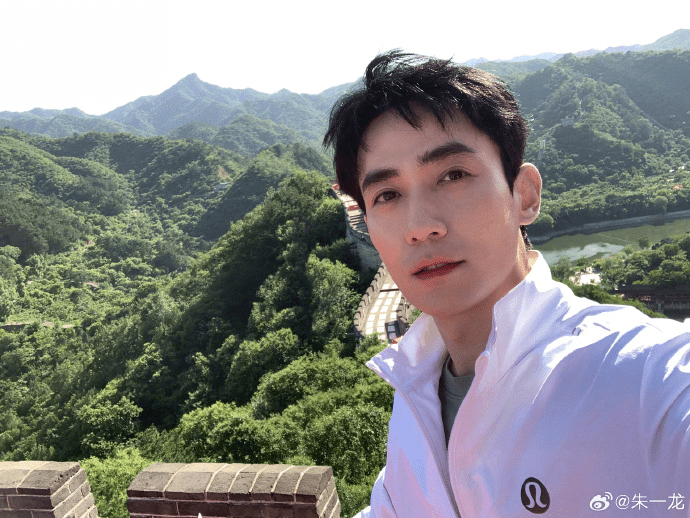 朱一龍太鼓風波，Lululemon長城活動被指用日本太鼓，引發爭議。
