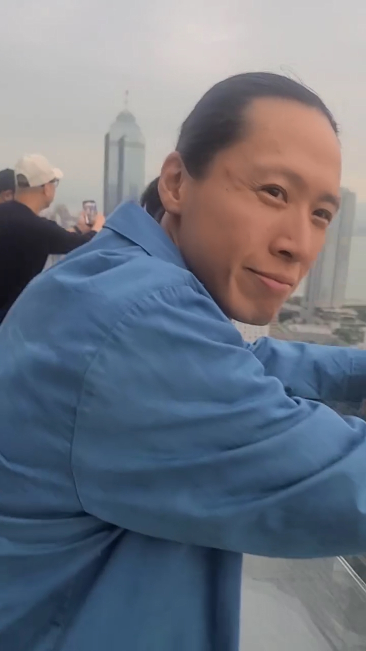 林嘉华的儿子林政峰撞样戴耀明。