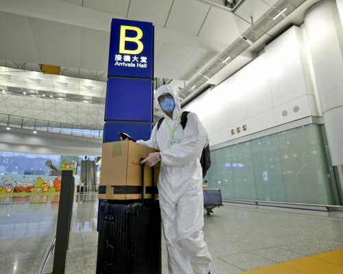 近日變種病毒Delta肆虐全球，連帶本來打算本周推出的「外防輸入」調整措施，亦要延遲推出。資料圖片