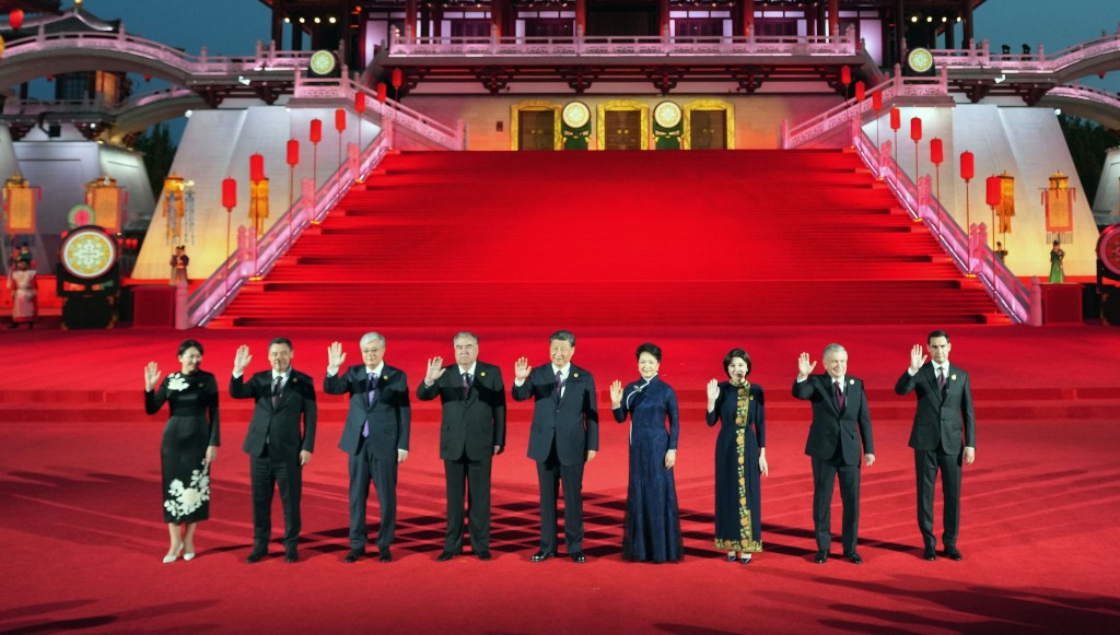 習近平和夫人昨晚在西安歡迎中亞五國領導人。