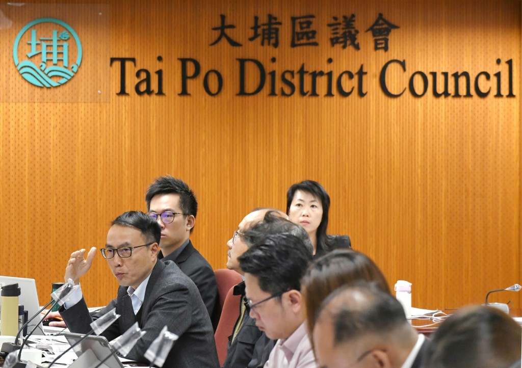 大埔區議會昨日召開今年首次會議，亦是宏福苑大火後首次開會。