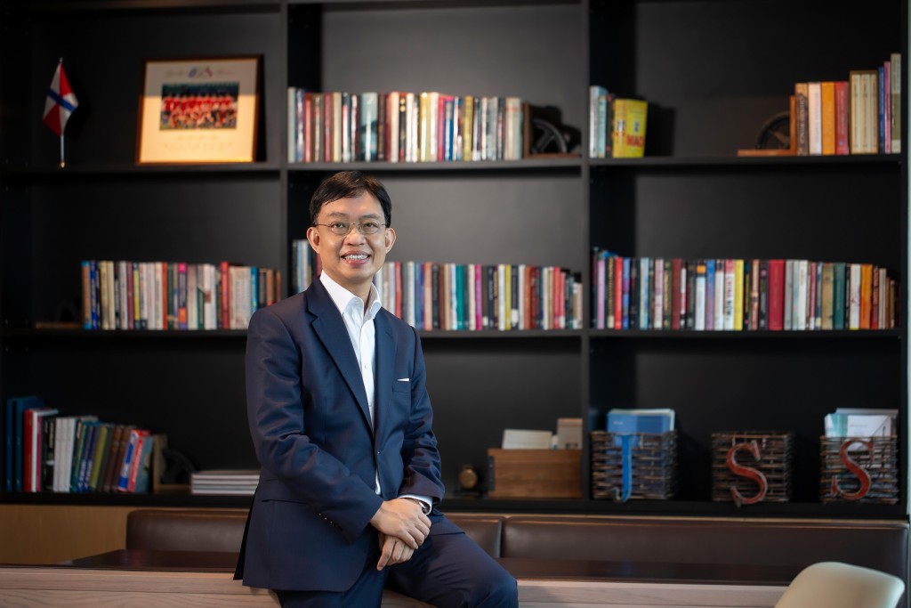 唐偉邦認為，中大書院制及通識教育對學生發展影響深遠，畢業生做事務實、穩重，多為實幹型人才。
