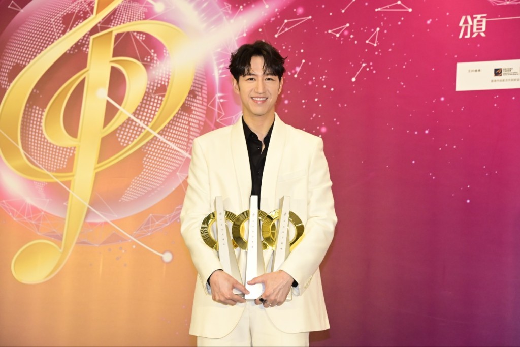 馮允謙（Jay）奪得「十優歌手」、「金曲獎」及「CASH最佳創作歌手」三大獎項。