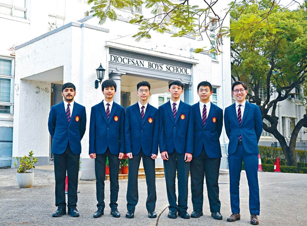 優異獎隊伍—拔萃男書院(左起)彭宏謙、陳銘得、莊子星、黃梓浩、陳智鏵和陳朗天老師
