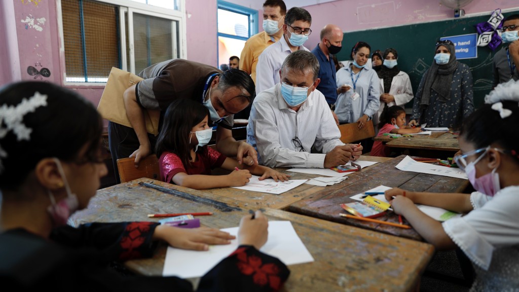 近东救济工程处（UNRWA）在加沙难民营的学校为儿童举办夏令营。 美联社