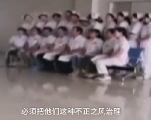 山西省文水縣人民醫院醫護只顧拍照拒絕救人。網上圖片