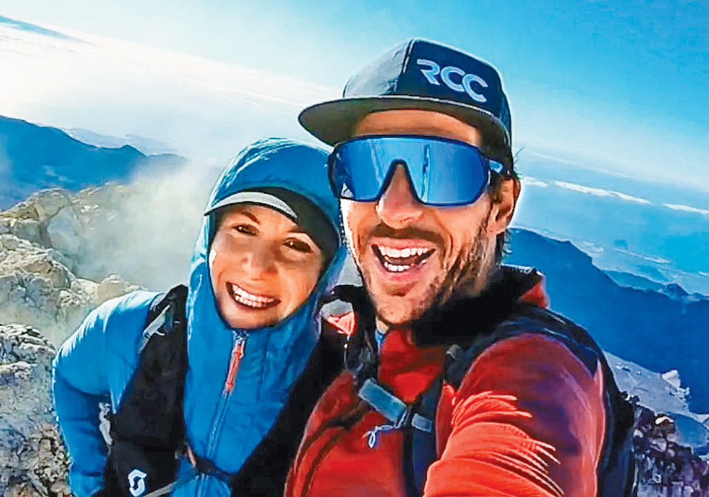 登山經驗豐富的普蘭伯格(右)與女友古特納有過歡樂時光。