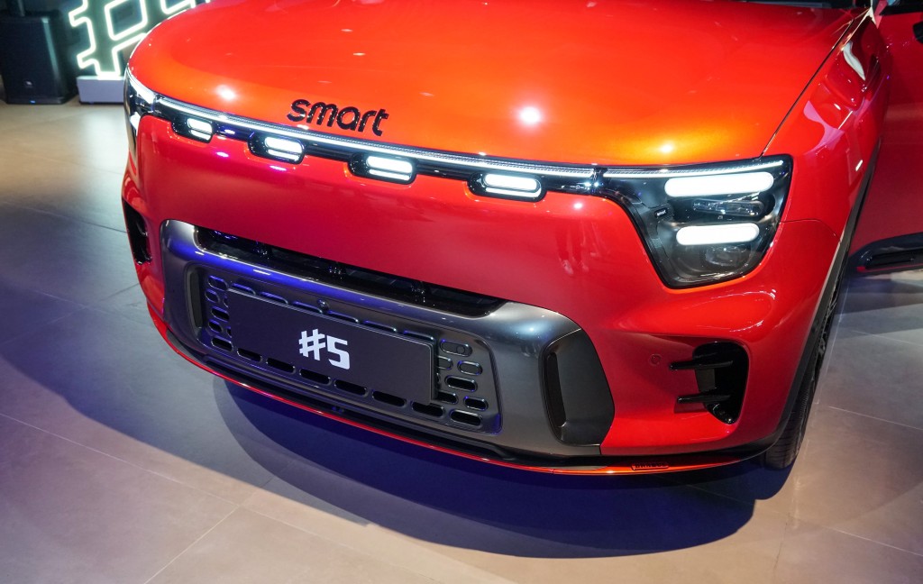 smart #5純電動SUV香港發表:主動矩陣式LED頭燈以「時空膠囊」為名。
