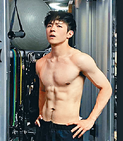 ■身形不俗的Ian亦曾在社交網晒肌。