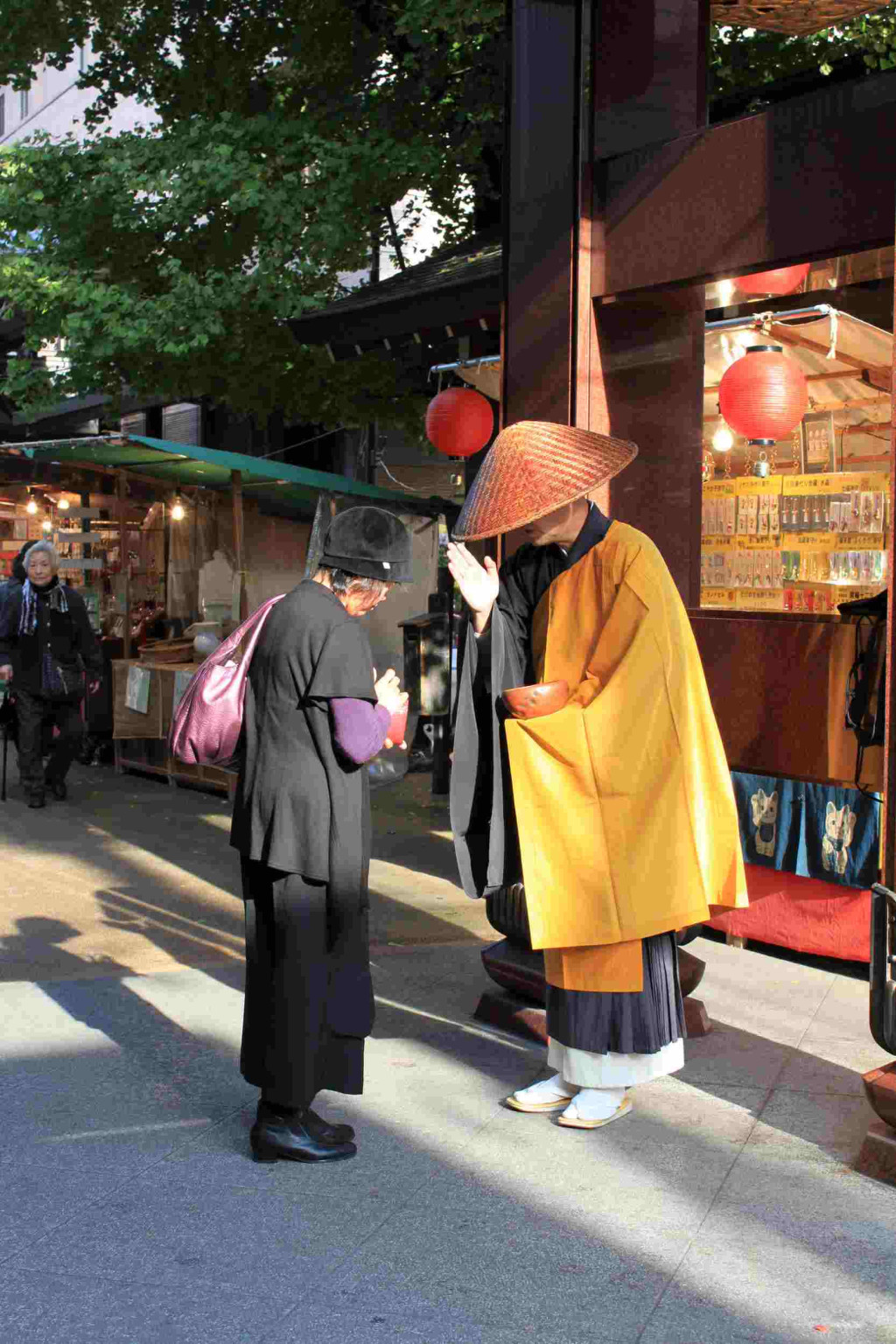 5月24日是「大般若經日」，日本高岩寺在這天舉行大型法會。
