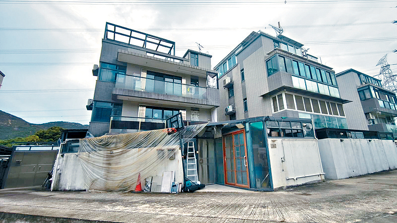 紫田村282號全幢村屋開價880萬，較估價低逾31%，平均呎價4190元。