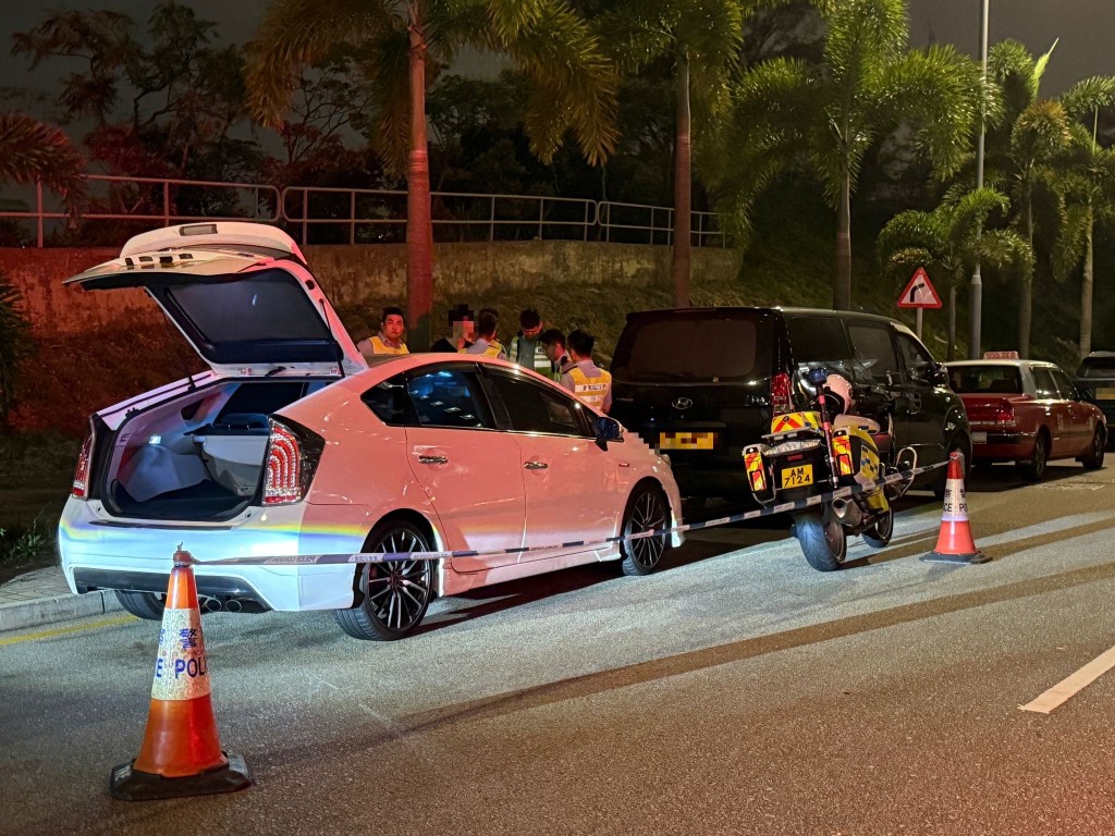 秀茂坪私家車形迹可疑遇查 27歲男司機涉販毒等三罪被捕。警方圖片 秀茂坪私家車形迹可疑遇查 27歲男司機涉販毒等三罪被捕。警方圖片