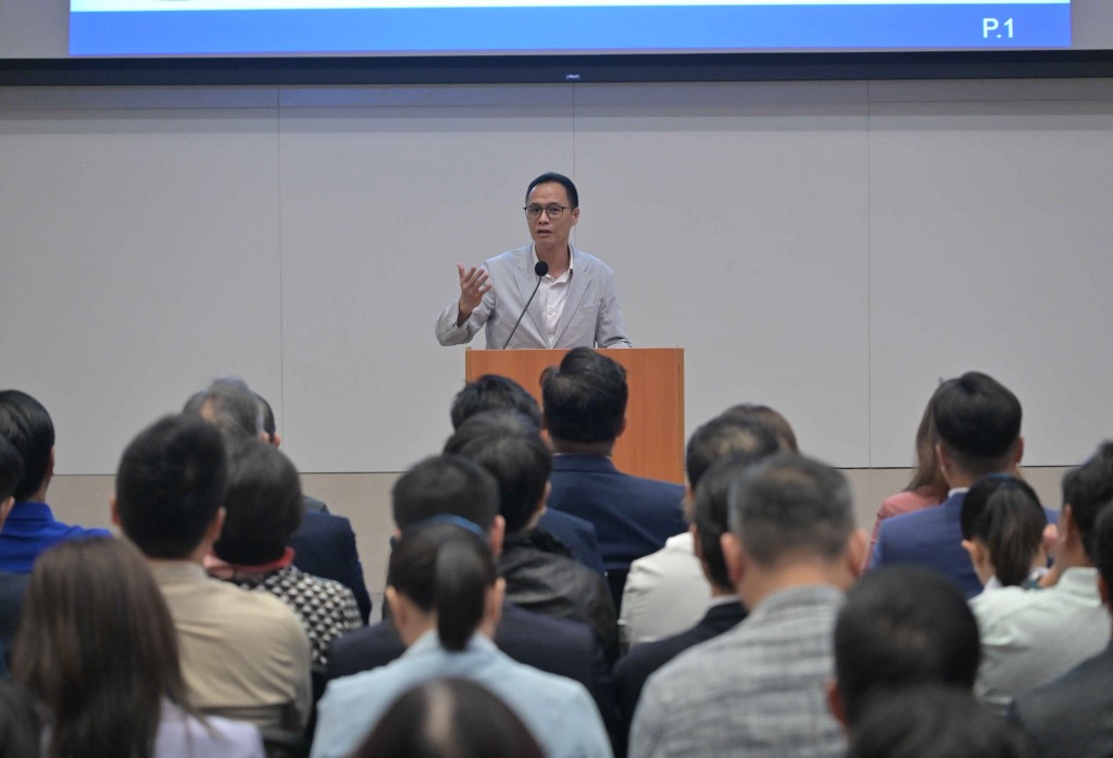 主講嘉賓與區議員分享傳媒生態及應對媒體技巧。民青局fb