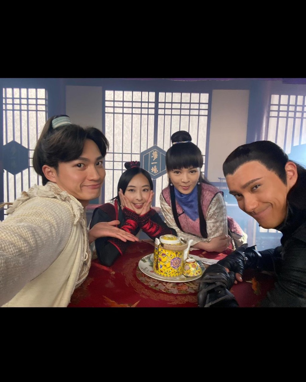 周嘉洛与陈滢于2021年拍摄TVB剧《痞子殿下》时传绯闻。