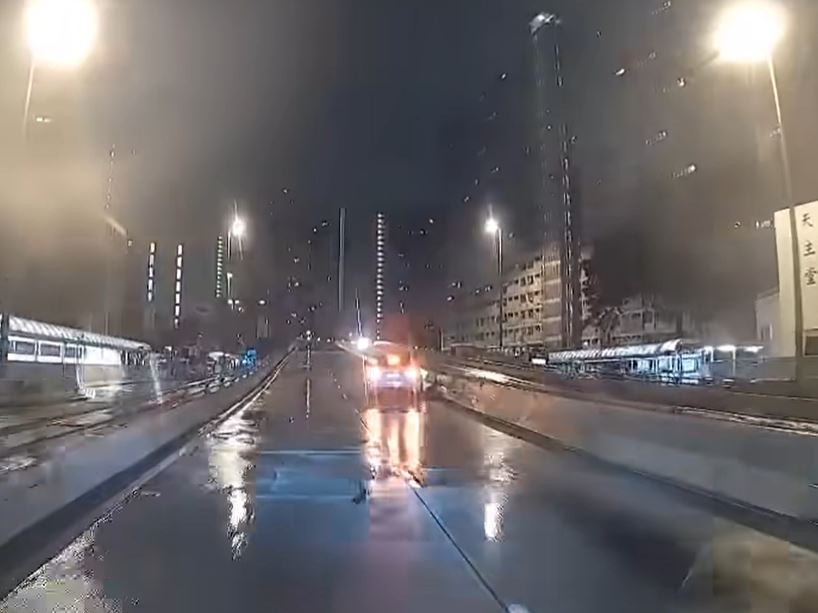 fb馬路的事 (即時交通資訊台)影片截圖