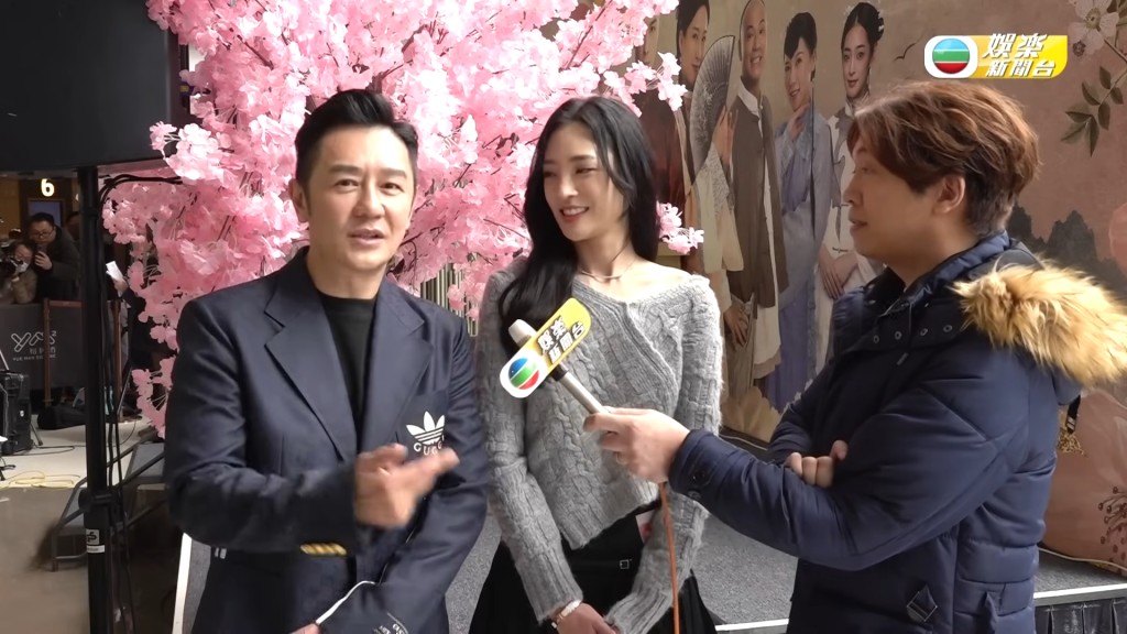 陈浩民接受TVB娱乐新闻台访问，片中的陈浩民笑容有些僵硬，双颊被网民指离奇结实，引起讨论。