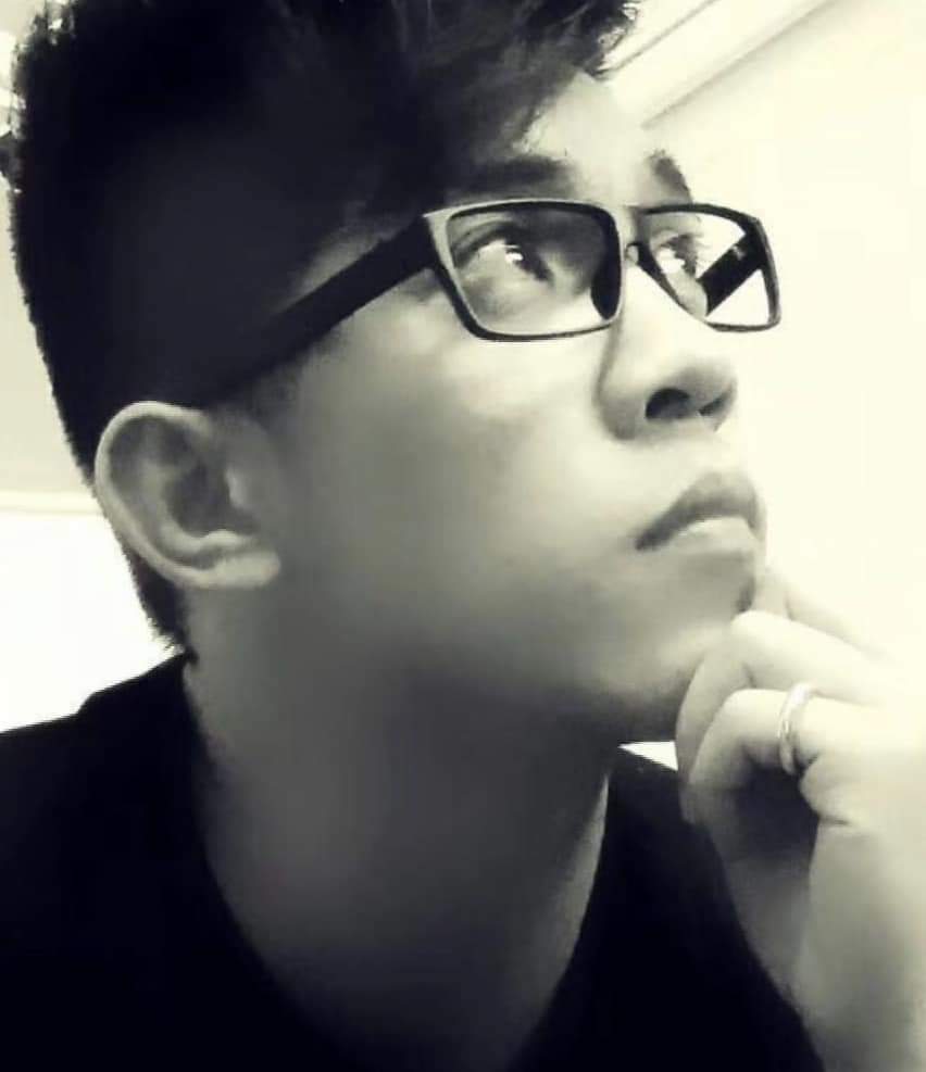 仲有四眼look。