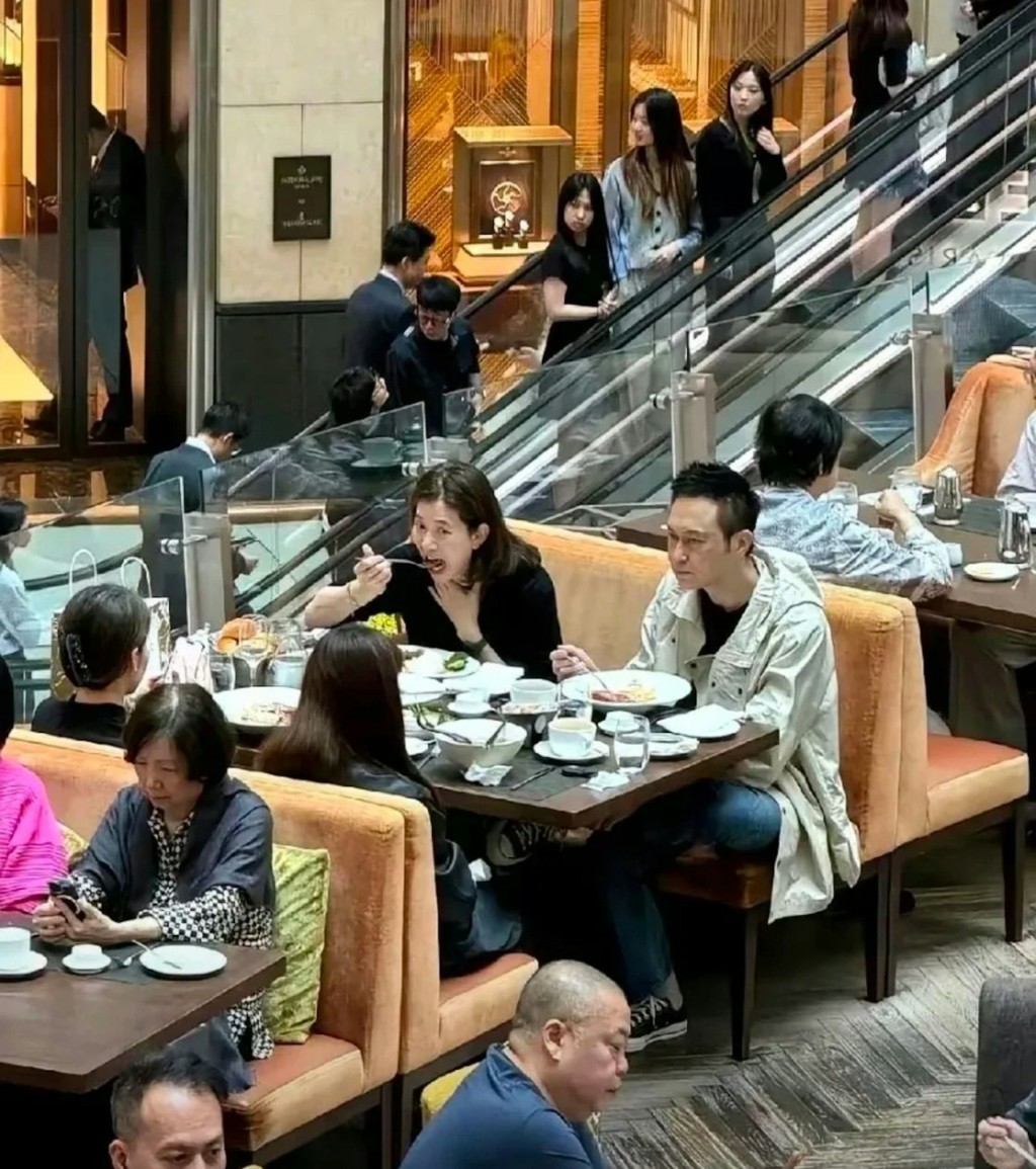 袁詠儀與老公張智霖是圈中出名的模範夫妻。