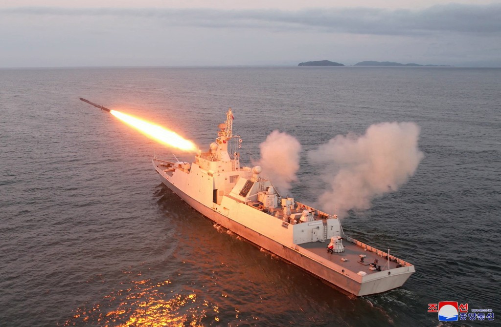 北韓指軍艦發射導彈後迅速擊中目標。路透社