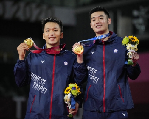 中華台北的王齊麟及李洋奪得奧運羽毛球男雙金牌。AP圖