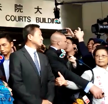 收音咪險敲中朱經緯。黃梓生攝