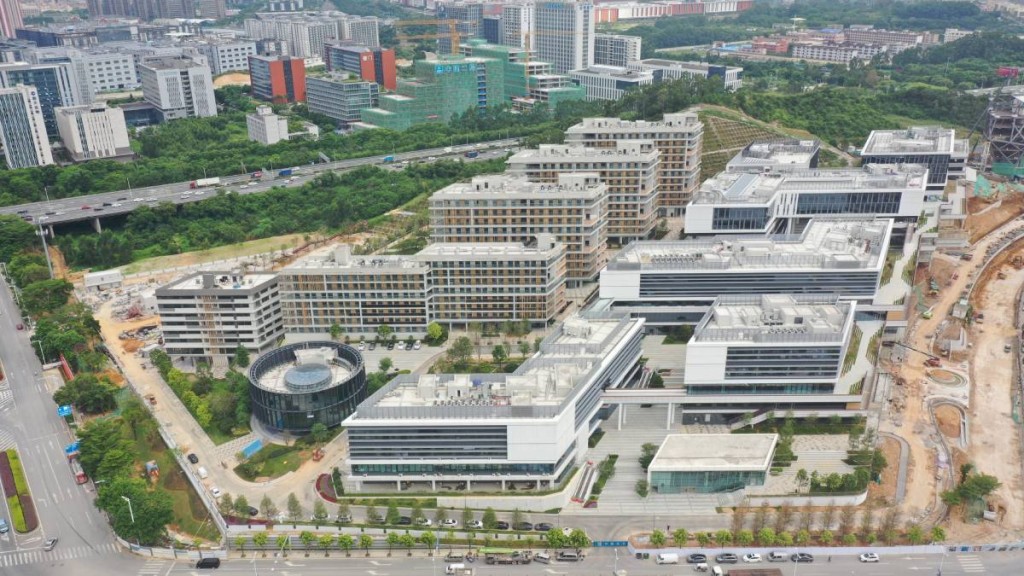 中建四局五公司承建的香港城市大學（東莞）項目一期正式竣工。
