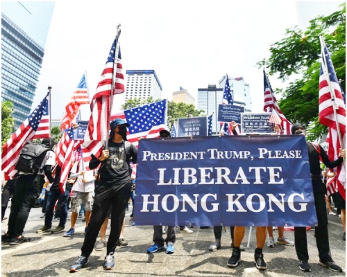 去年9月8日有反修例示威人士到美國駐香港總領事館請願。 資料圖片