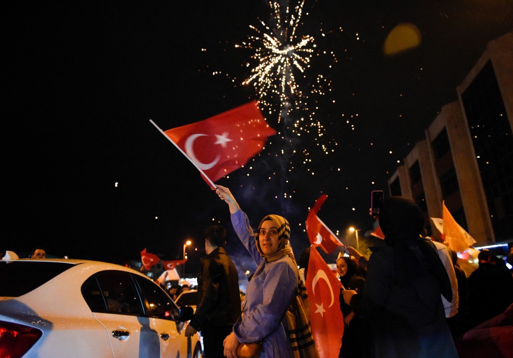 此次大選，土耳其24個政黨和151位獨立候選人爭奪大國民議會600個議席。
