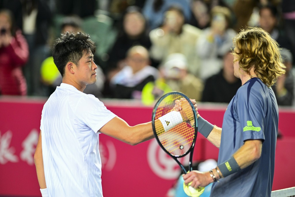 國家隊吳亦炳(左)俄羅斯球手盧比利夫 (RUBLEV, Andrey)（右），無緣晉級第三圈賽事。廖偉業攝 