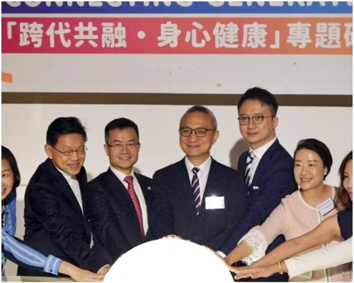陳家亮(右三);楊永強(左二)。