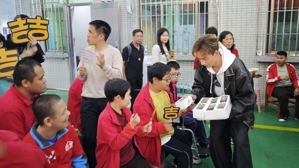 除了慈善活動外,亦想與中山能有音樂方面的深入交流和合作。 除了慈善活動外,亦想與中山能有音樂方面的深入交流和合作。