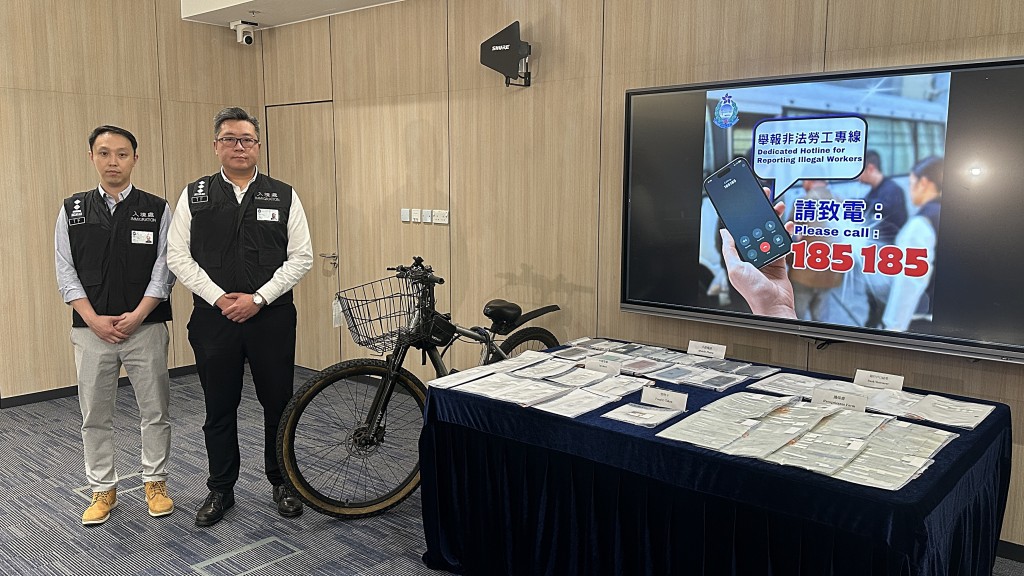 入境處展示有關證物。劉漢權攝 入境處展示有關證物。劉漢權攝
