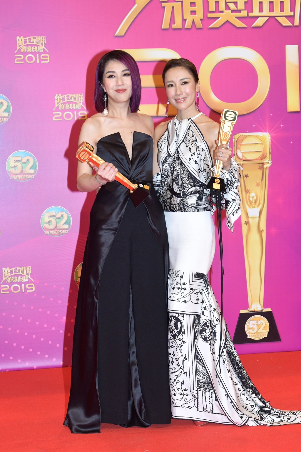 当时李施嬅与杨千嬅共同夺得「最受欢迎电视女角色」，视后输给《铁探》的惠英红。
