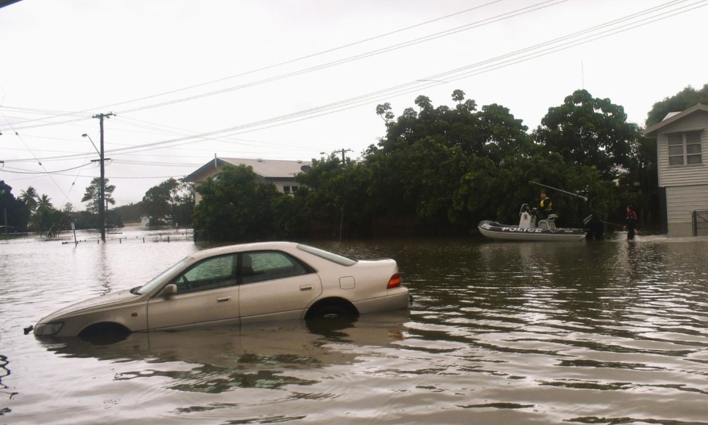 洪水淹浸汽車。網上圖片