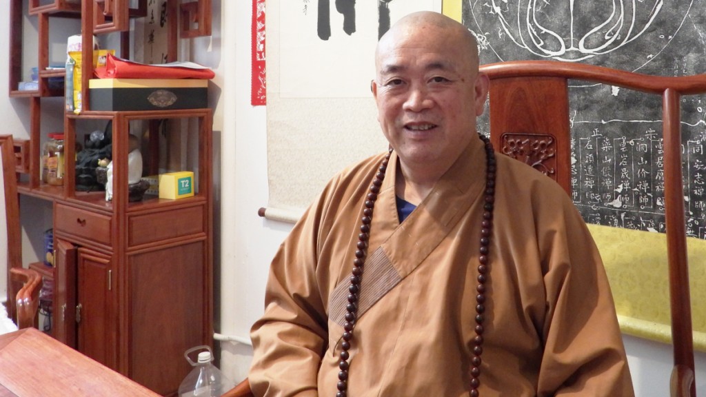 方丈釋永信多年來將少林寺商業化而備受非議。中新社 方丈釋永信多年來將少林寺商業化而備受非議。中新社