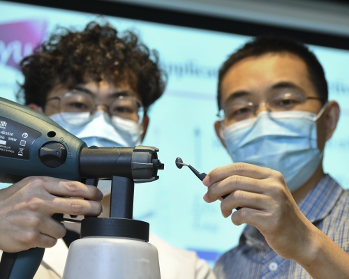 城大科學家團隊研發磁性噴霧用於活體內準確傳輸藥物。