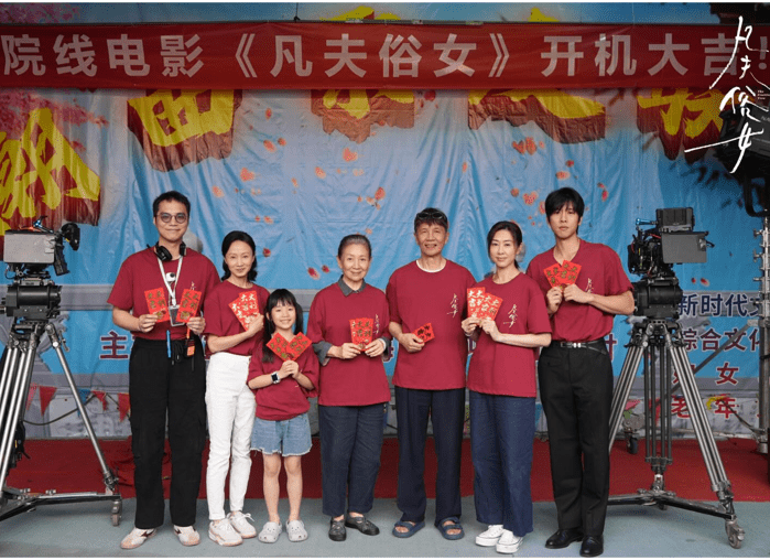 片中除了胡定欣，還有金像影后鮑起靜及太保。