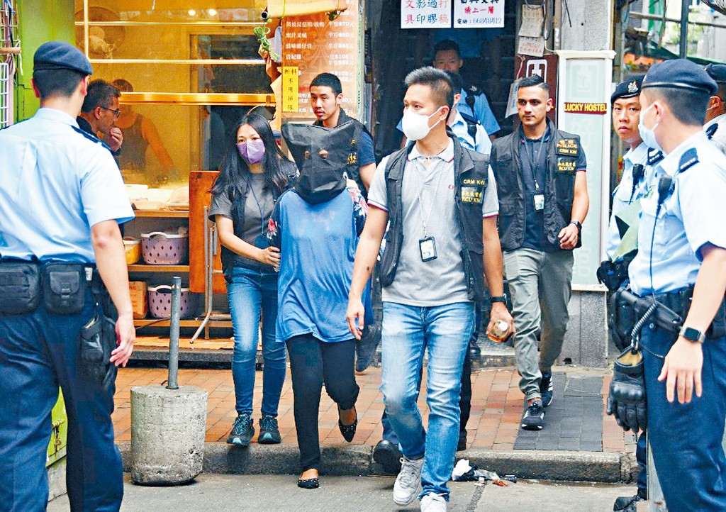 深水埗昨日驚現倫常慘劇，印度裔母親涉殺3名女兒被捕。