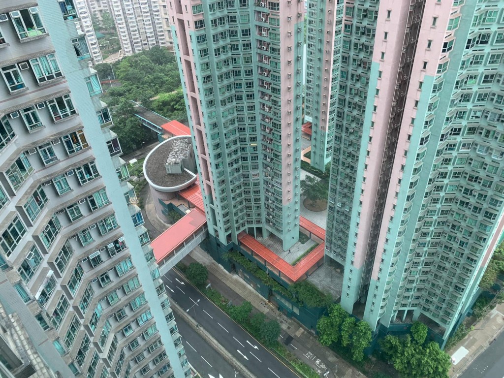 單位外望為同屋苑及疊翠軒樓景,環境清幽。