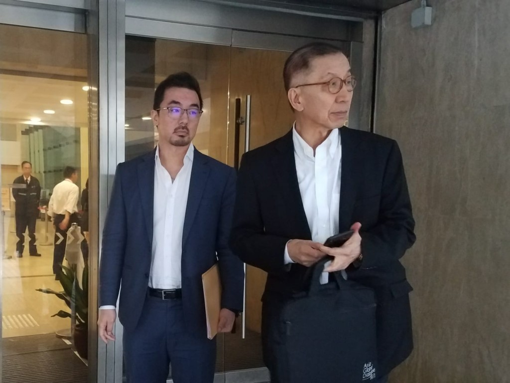 羅嘉瑞（右）與兒子羅俊謙。 黃梓生攝