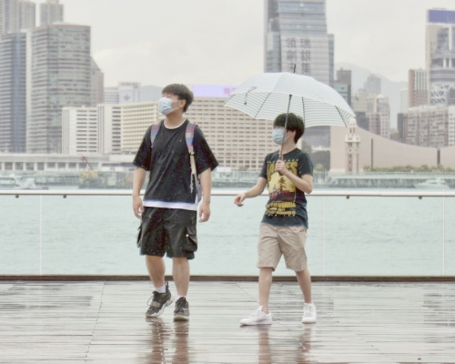 本港周五與周六較涼及有幾陣雨。資料圖片