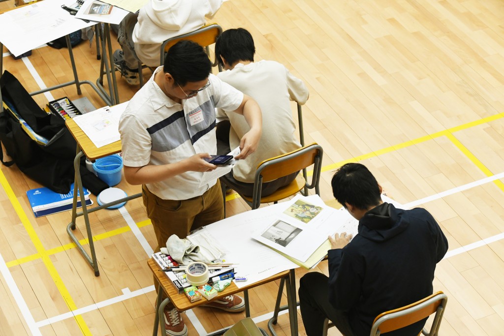 考評局將於明日( 17 日)發放文憑試甲類及乙類科目成績。資料圖片