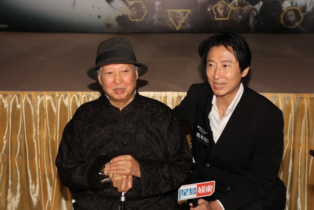 天明、天照做幕前，天祥擔任幕後，洪金寶讚3子又乖又叻仔，搞笑表示︰「不過爸爸更加叻，只係唔夠兒子靚仔。」